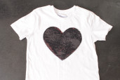 Футболка белая с черным сердцем 1 ст.